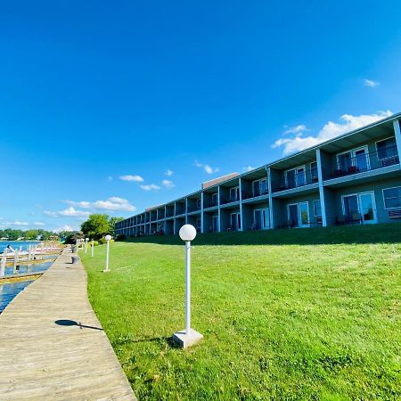 Fleetwood Inn Suites Cheboygan Exterior photo