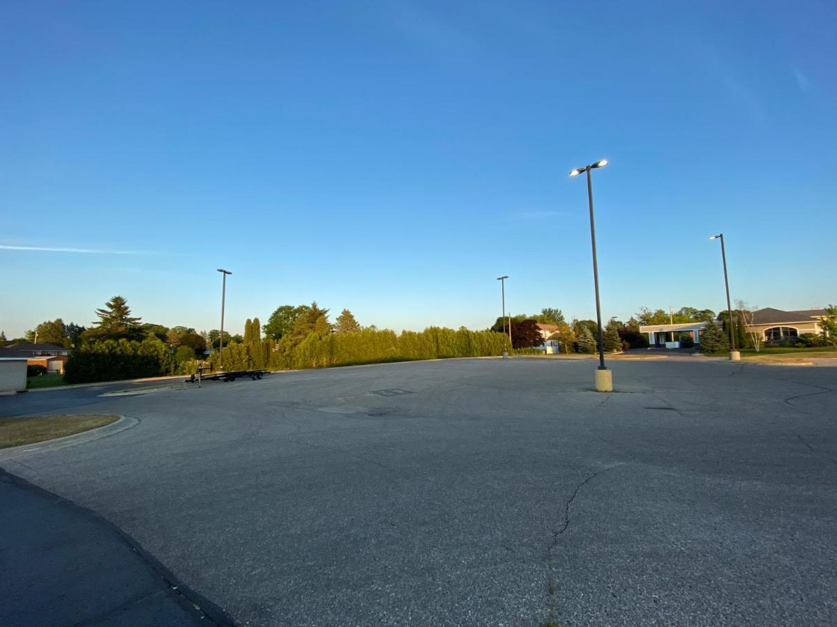Fleetwood Inn Suites Cheboygan Exterior photo