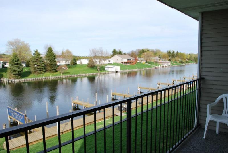 Fleetwood Inn Suites Cheboygan Exterior photo